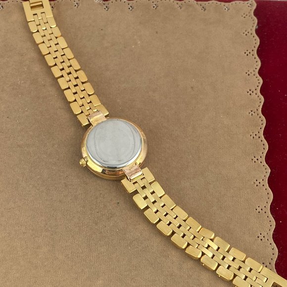 Vintage Mickey Mouse Gold Tone Watch with 3 Straps - Picture 7 of 8